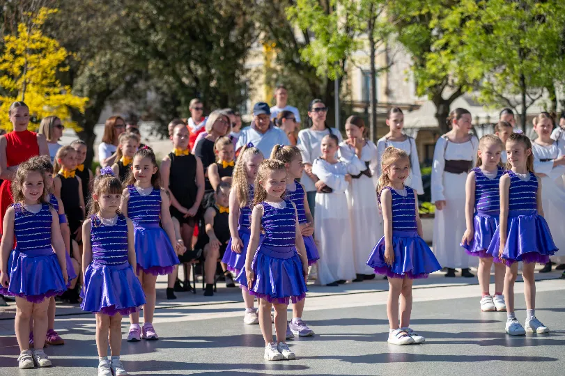 Poreč slavio ples i svoj dan uz čaroliju 150 mladih plesača MOT-a 08